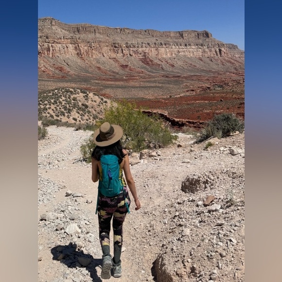 Calvin Klein Performance Leggings - Picture 2 of 3